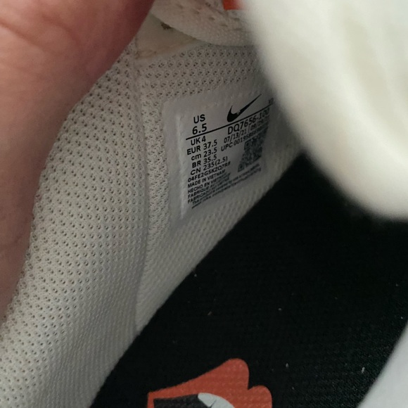 Women's Nike Airforce 1 07's - Picture 11 of 13